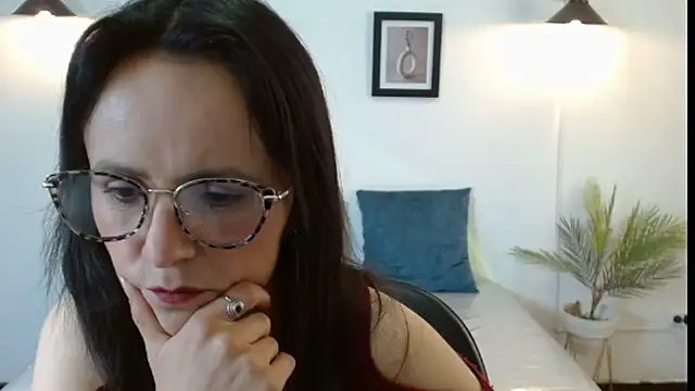 Juliana  lx online show from December 2025 12:59:02 PM