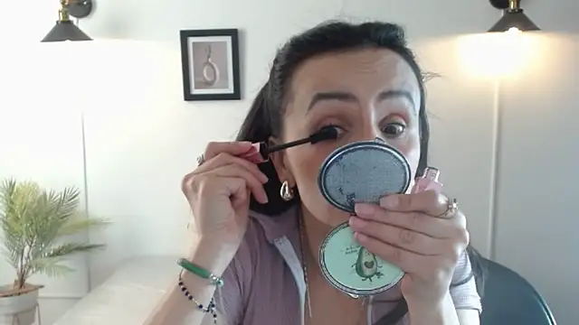 Juliana  lx online show from April 2026 02:00:01 PM