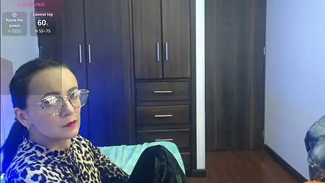 Juliana  lx online show from November 2025 01:22:02 PM