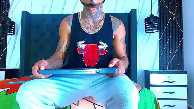 Hot Latino x online show from January 2026 12:30:01 PM