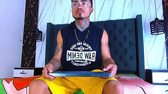 Hot Latino x online show from January 2026 12:42:01 PM