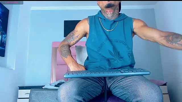 Hot Latino x online show from February 2026 12:34:02 PM