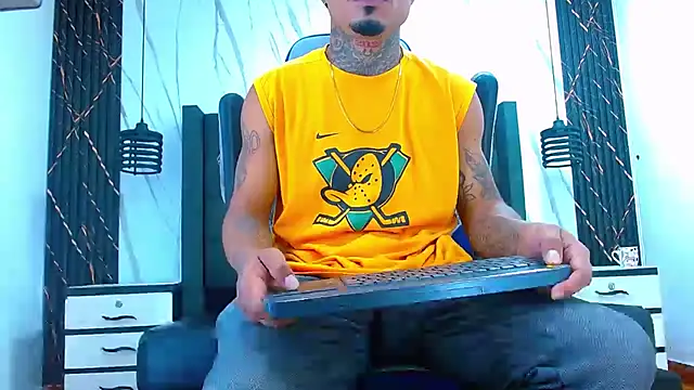 Hot Latino x online show from February 2026 12:35:01 PM