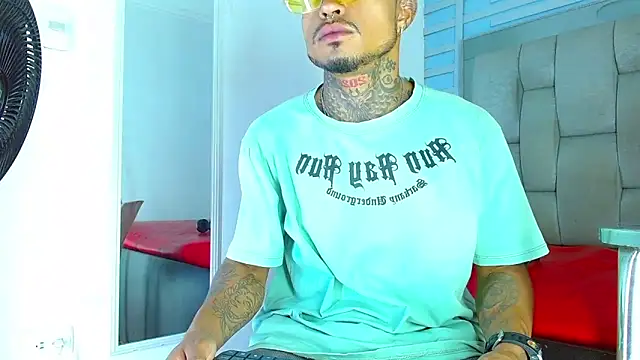 Hot Latino x online show from April 2026 12:28:01 PM