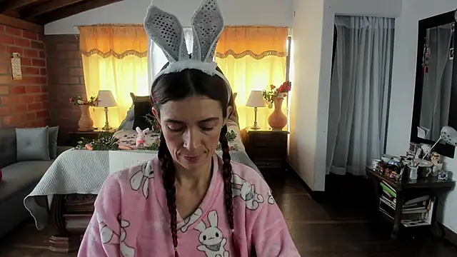 Charlotte-Willson online show from April 2026 04:02:02 PM