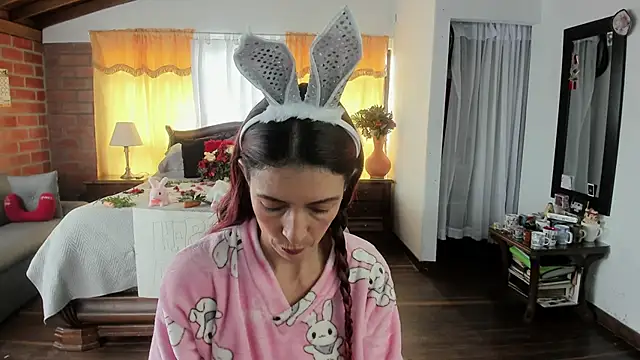 Charlotte-Willson online show from April 2026 03:57:02 PM