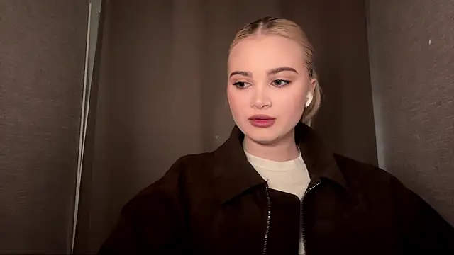 KarissaBoisse online show from December 2025 01:04:02 PM