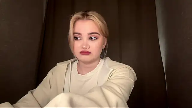 KarissaBoisse online show from December 2025 01:04:02 PM