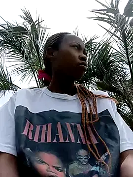 Snapshot of Sweethoneypot25 chatting on December 2025 07:56:01 AM Sweethoneypot25 online show from December 2025 07:56:01 AM