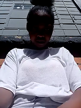 Sweethoneypot25 online show from May 2026 10:40:02 AM