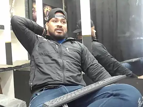 Snapshot of Liam_hairy chatting on December 2025 03:27:02 AM Liam hairy online show from December 2025 03:27:02 AM