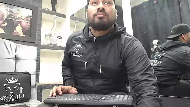 Snapshot of Liam_hairy chatting on November 2025 02:55:02 AM Liam hairy online show from November 2025 02:55:02 AM