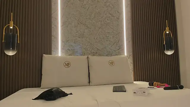 mia dollce online show from November 2025 11:43:02 AM