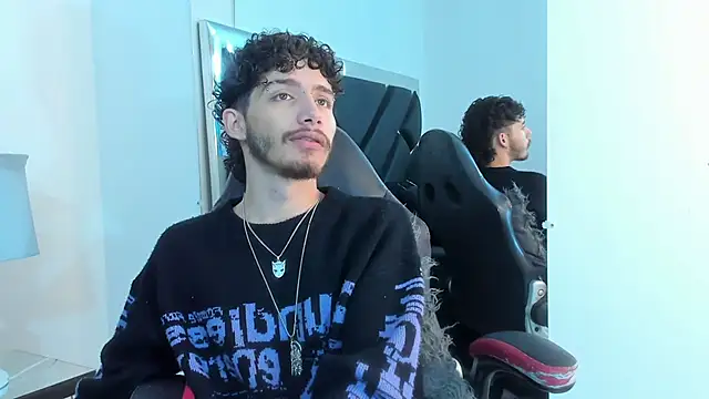 JojoBraando online show from November 2025 10:43:02 PM