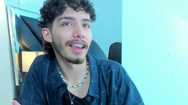 JojoBraando online show from November 2025 10:43:02 PM