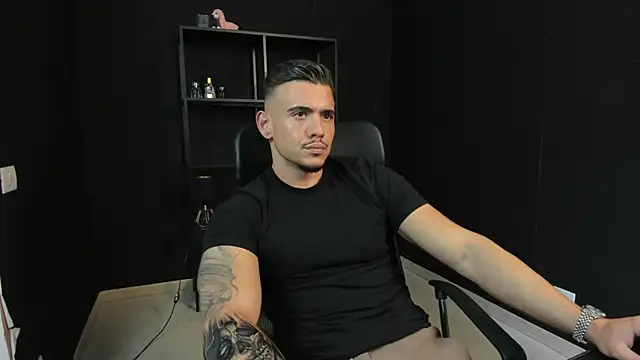 Snapshot of ElijahThorne chatting on April 2026 10:24:02 AM ElijahThorne online show from April 2026 10:24:02 AM