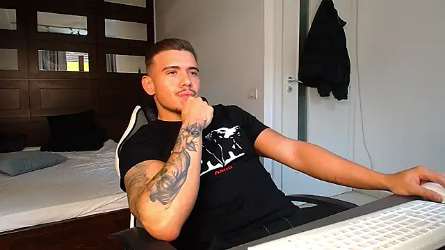 ElijahThorne online show from February 2026 10:23:01 AM