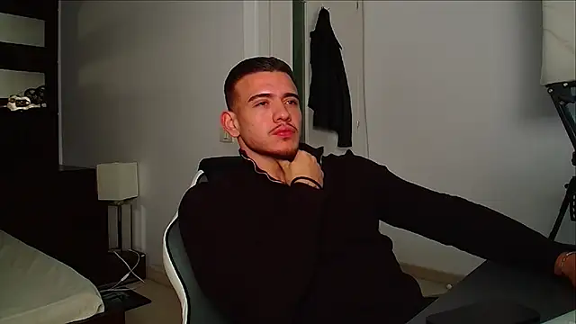 ElijahThorne online show from November 2025 05:52:01 AM