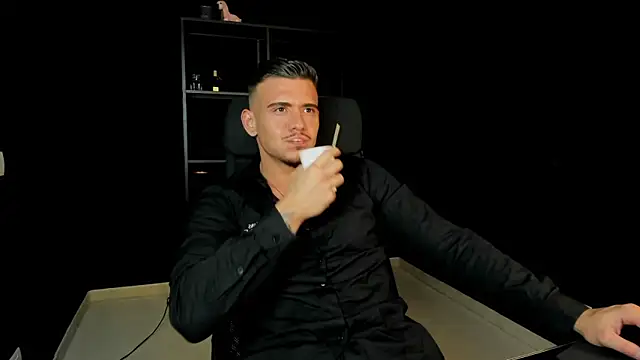 ElijahThorne online show from April 2026 05:20:01 AM