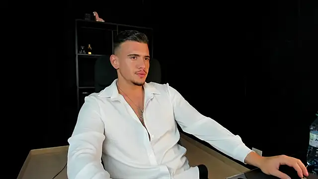 ElijahThorne online show from April 2026 06:42:01 AM