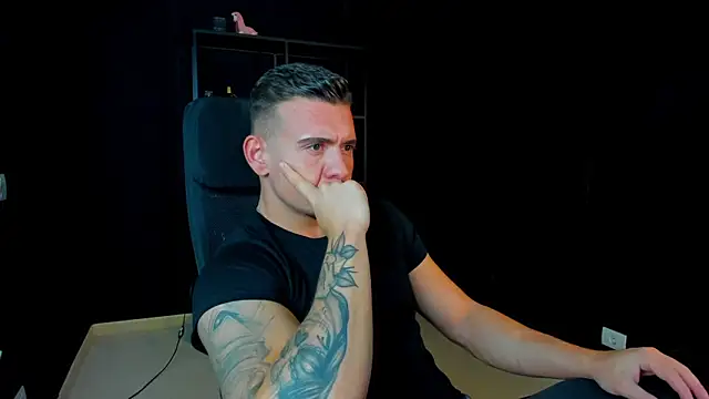 ElijahThorne online show from April 2026 06:42:01 AM