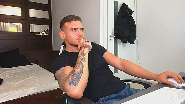 ElijahThorne online show from February 2026 09:49:01 AM