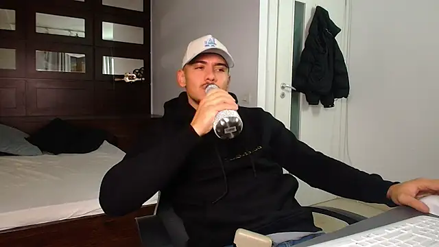 ElijahThorne online show from February 2026 05:49:02 AM