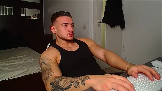 ElijahThorne online show from November 2025 05:40:02 AM