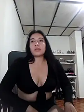 kira-stormm online show from May 2026 12:37:01 AM
