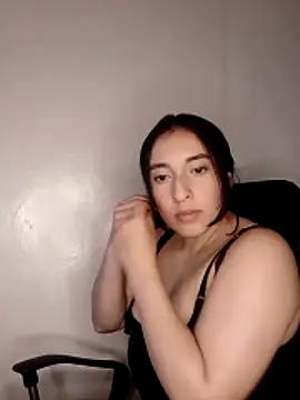 kira-stormm online show from May 2026 10:06:02 PM