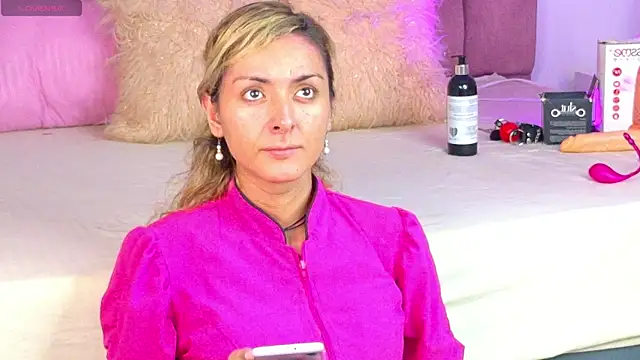 Lunitaa Diva online show from December 2025 02:37:01 PM