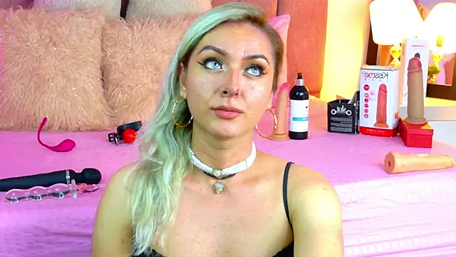 Lunitaa Diva online show from February 2026 03:44:01 PM