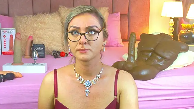 Lunitaa Diva online show from June 2026 07:40:02 PM