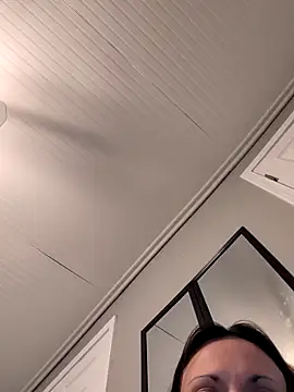 LexiLuxi online show from March 2026 11:37:02 PM