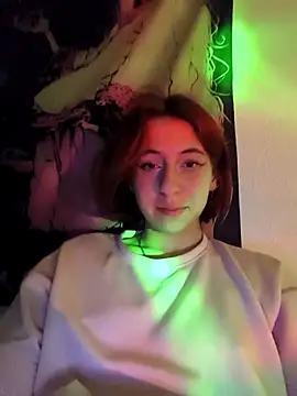 Snapshot of Luna_Brush chatting on November 2025 07:25:01 PM Luna Brush online show from November 2025 07:25:01 PM