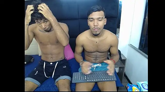 Snapshot of Straight_latinX chatting on November 2025 03:05:01 AM Straight latinX online show from November 2025 03:05:01 AM