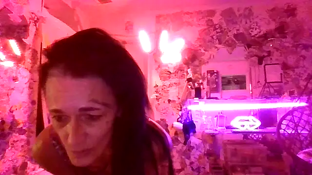 chaoticluvbug online show from December 2025 06:45:01 AM