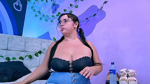 Lorena Adamsx online show from December 2025 07:04:02 PM