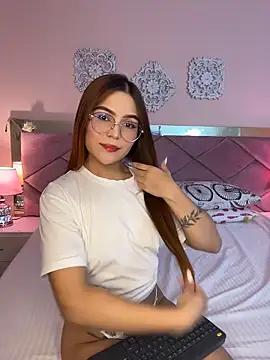 Snapshot of VictoriaLasse chatting on April 2026 02:35:01 PM VictoriaLasse online show from April 2026 02:35:01 PM