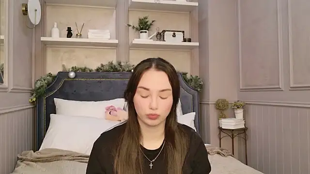 Amber Bond online show from January 2026 05:55:01 AM