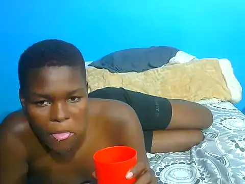 VirginPrincess06 online show from November 2025 01:17:01 AM