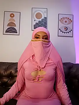 layla Habid online show from November 2025 08:18:02 PM