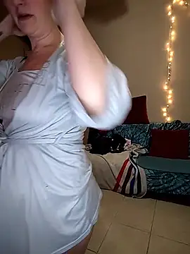 Snapshot of LaylaLucis chatting on February 2026 09:44:01 PM LaylaLucis online show from February 2026 09:44:01 PM