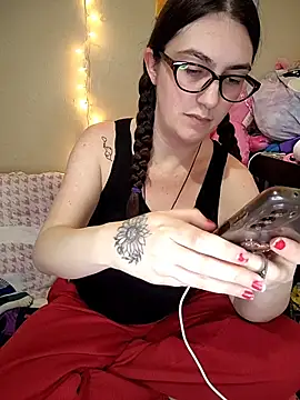 Snapshot of LaylaLucis chatting on February 2026 11:27:02 PM LaylaLucis online show from February 2026 11:27:02 PM