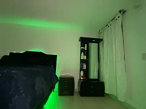 Snapshot of LyaRose chatting on January 2026 02:07:01 AM LyaRose online show from January 2026 02:07:01 AM