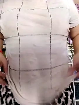 MIA-LARIOS online show from April 2026 09:39:33 PM