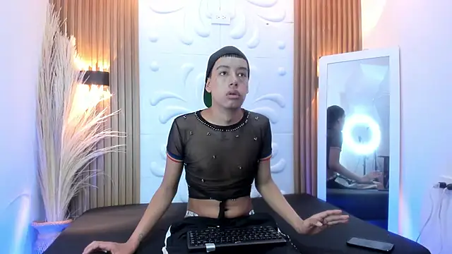 Amelia hans online show from November 2025 08:52:02 PM