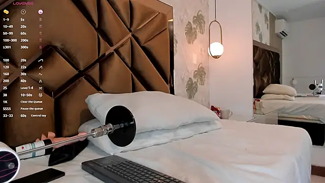 Alexa-Lynx online show from April 2026 05:03:01 AM