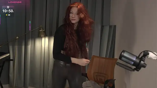 caty cuddly online show from December 2025 10:09:01 PM