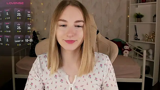 Snapshot of Shy_Polly chatting on December 2025 12:15:02 AM Shy Polly online show from December 2025 12:15:02 AM